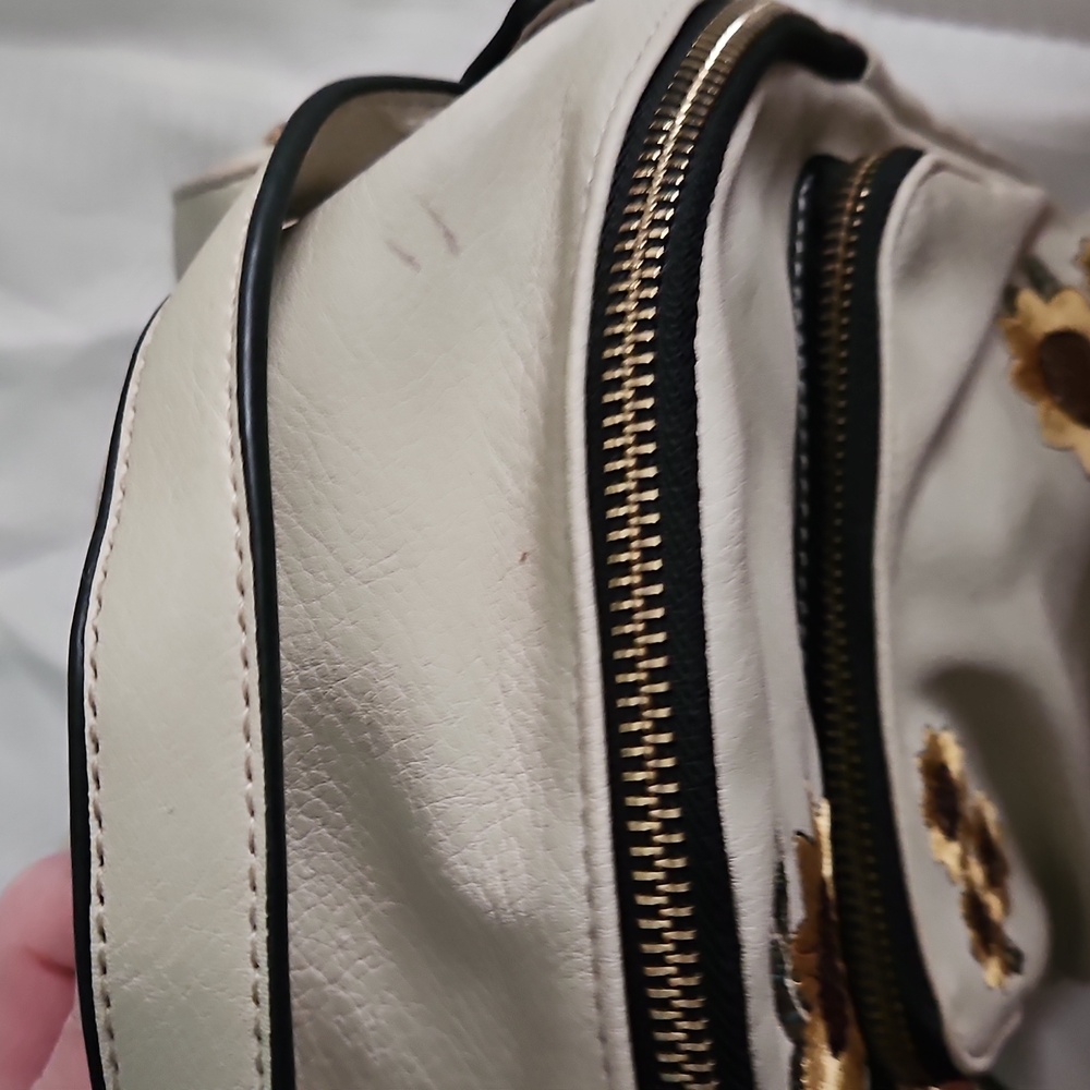 Floral Embroidered Cream Backpack - Picture 4 of 5